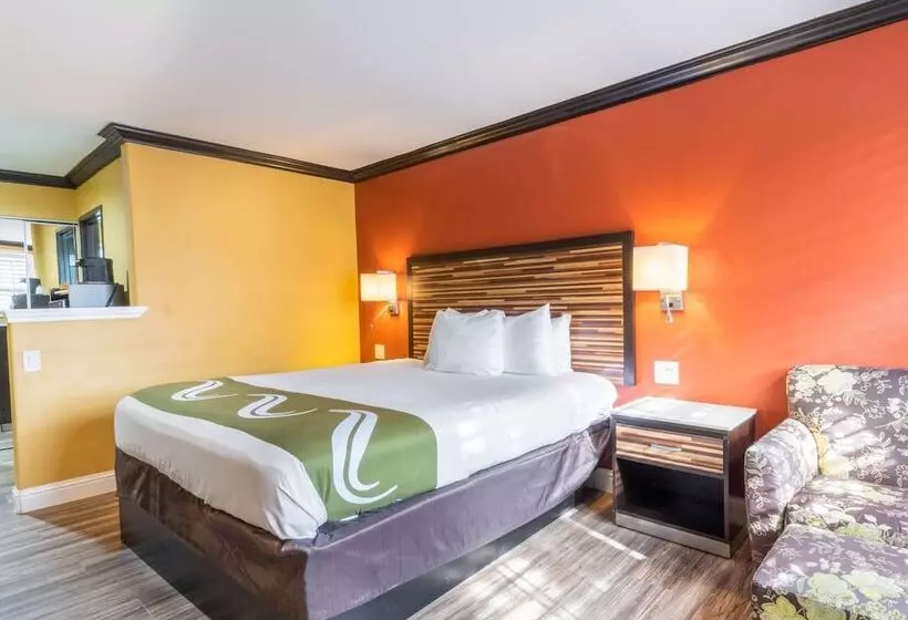 Hotelli Quality Inn & Suites