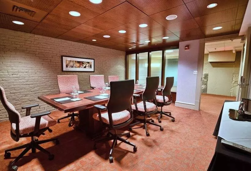 ホテル The Centennial