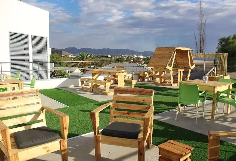 تختخواب و صبحانه Tate Village