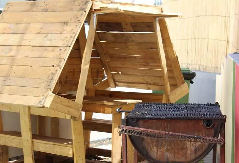 تختخواب و صبحانه Tate Village