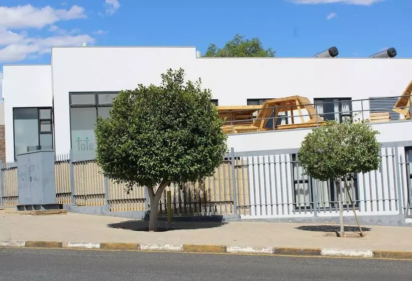 تختخواب و صبحانه Tate Village