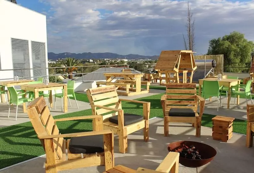 تختخواب و صبحانه Tate Village