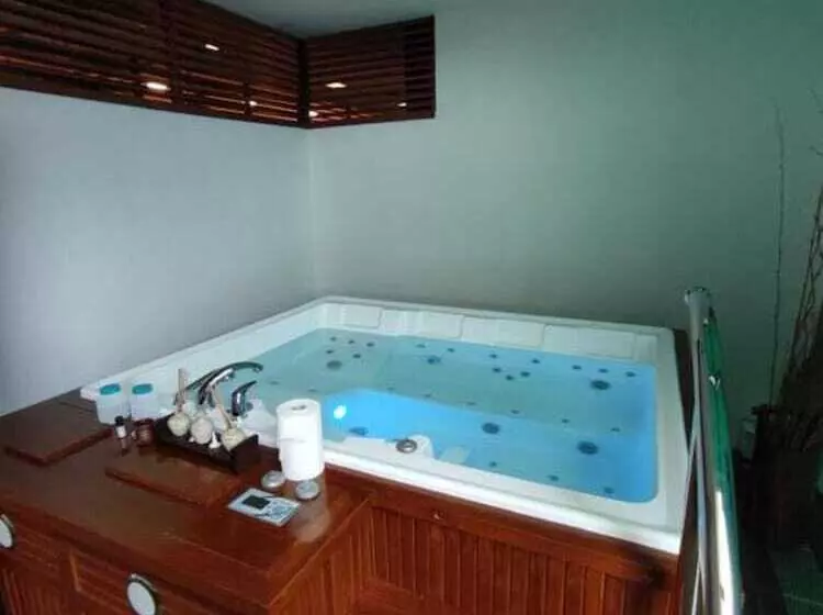 Hotelli Bosmal Arjaan By Rotana