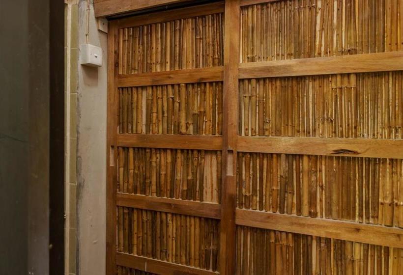 פנסיון Reddoorz Syariah @ Jalan Arteri Kualanamu Medan