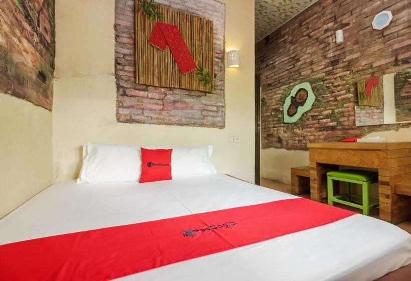 פנסיון Reddoorz Syariah @ Jalan Arteri Kualanamu Medan