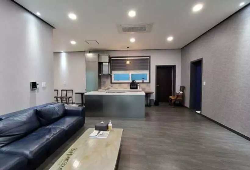 Lomakeskus Paju Obladi Pool Villa