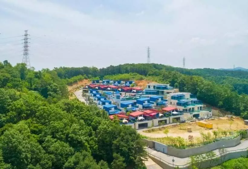 Lomakeskus Paju Obladi Pool Villa