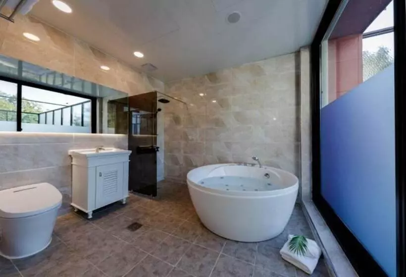 Lomakeskus Paju Obladi Pool Villa