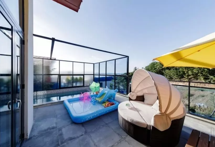 Lomakeskus Paju Obladi Pool Villa