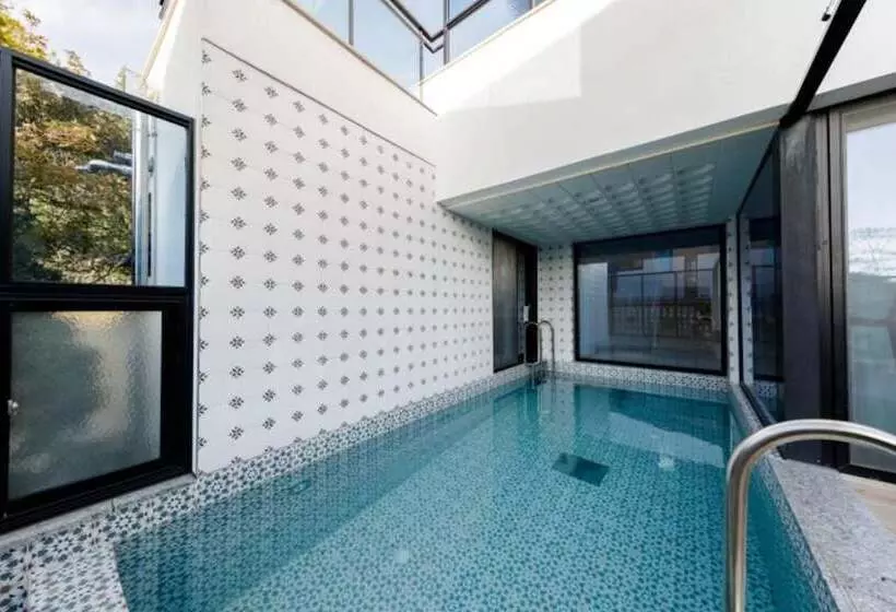 Lomakeskus Paju Obladi Pool Villa