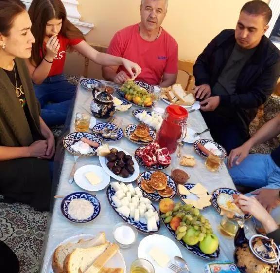 پانسیون Parviz Guest House