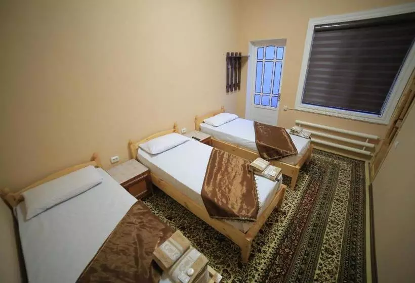 پانسیون Parviz Guest House