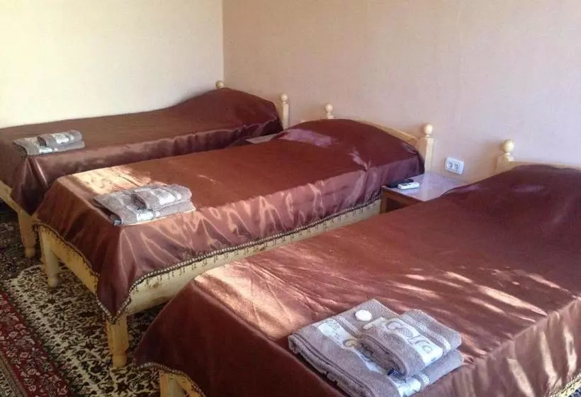 پانسیون Parviz Guest House