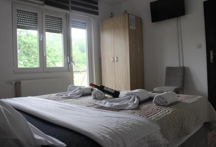 پانسیون Apartmani Ramonda