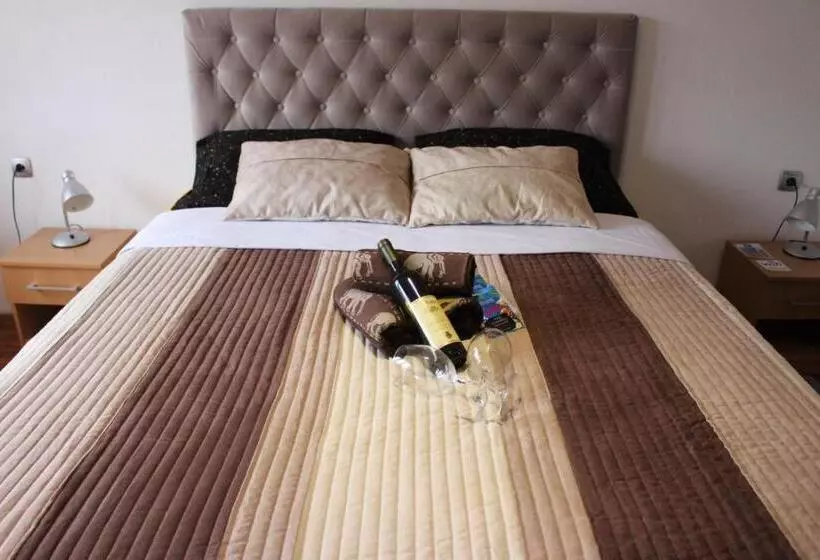 پانسیون Apartmani Ramonda