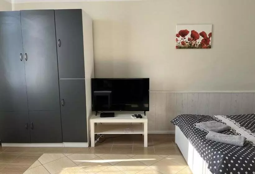 ペンション Idill Apartmanház B&b