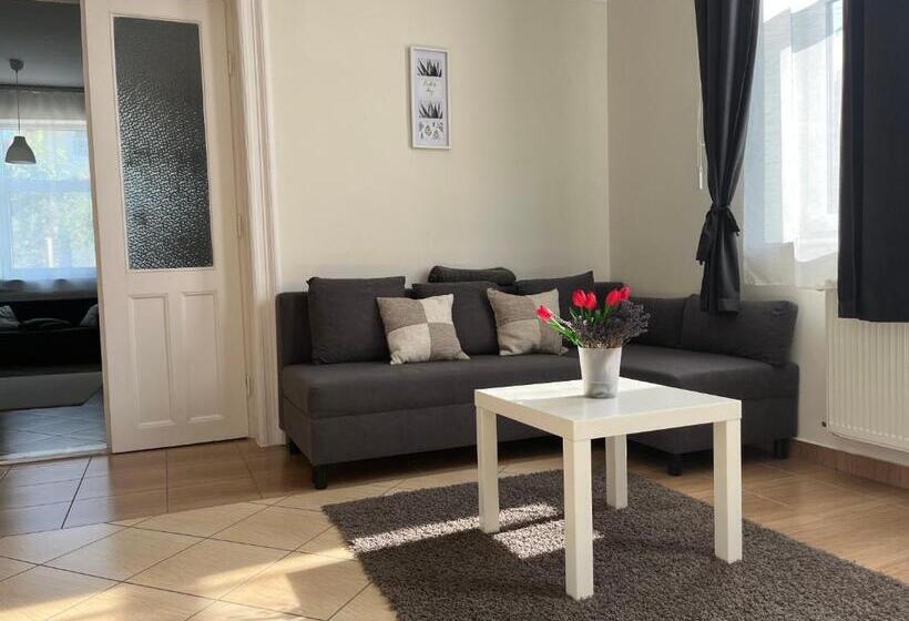 Пансион Idill Apartmanház B&b