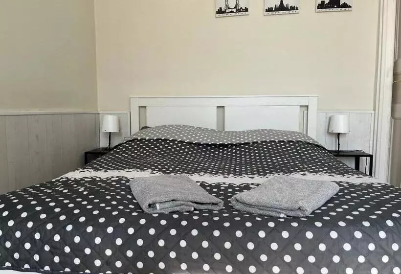 ペンション Idill Apartmanház B&b