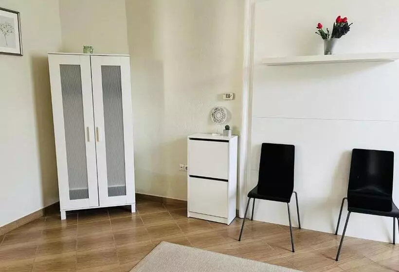 ペンション Idill Apartmanház B&b