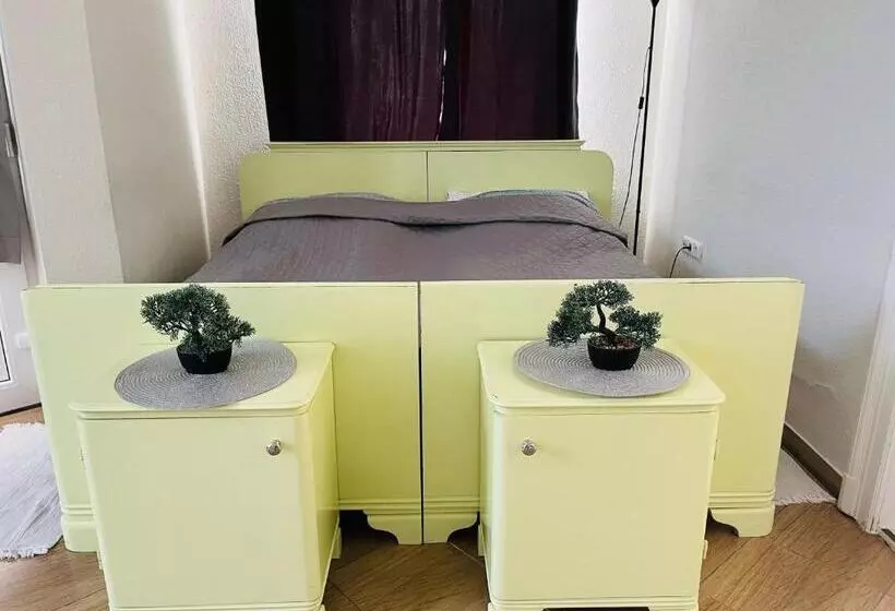 ペンション Idill Apartmanház B&b