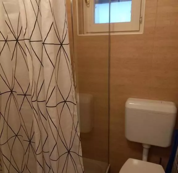 ペンション Idill Apartmanház B&b