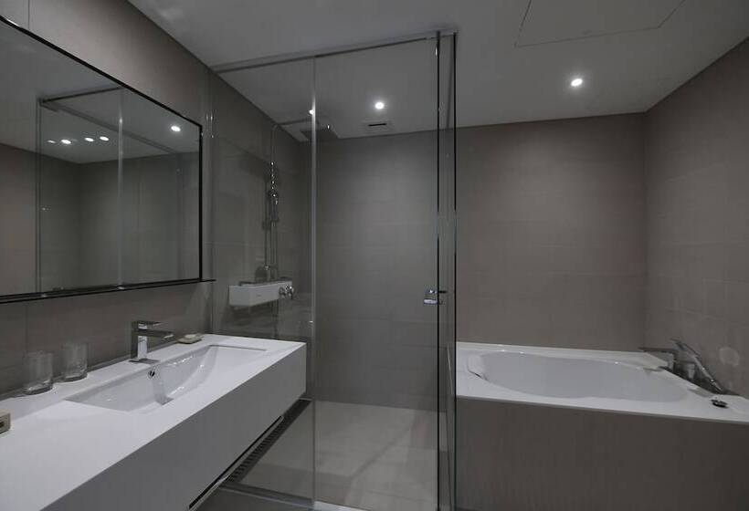 Orakai Daehakro Hotel, Bw Signature Collection