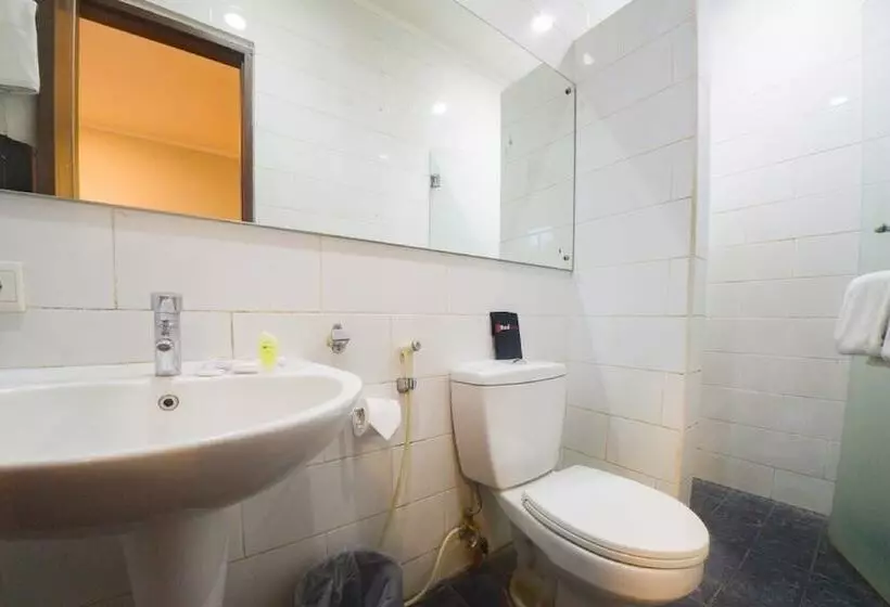 Hotel Reddoorz Plus @ Celaket