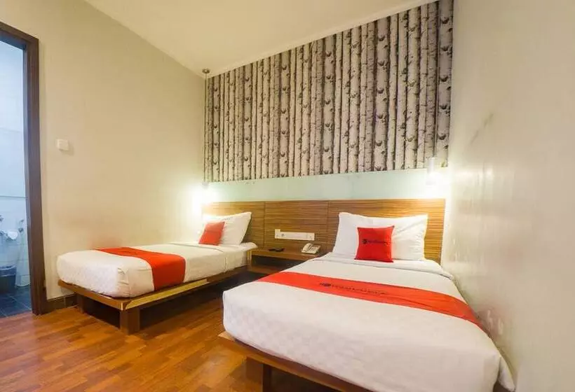 Hotel Reddoorz Plus @ Celaket