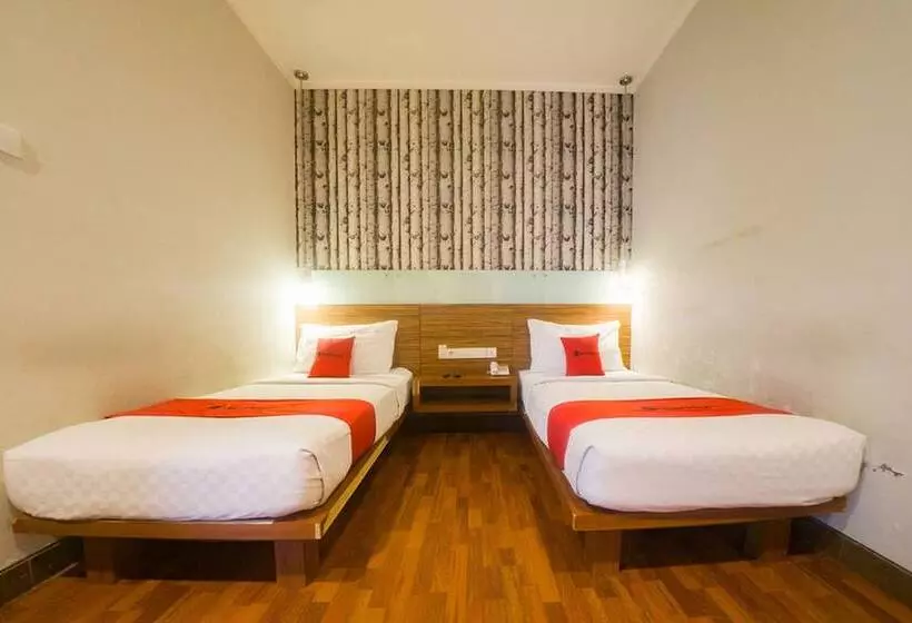 Hotel Reddoorz Plus @ Celaket