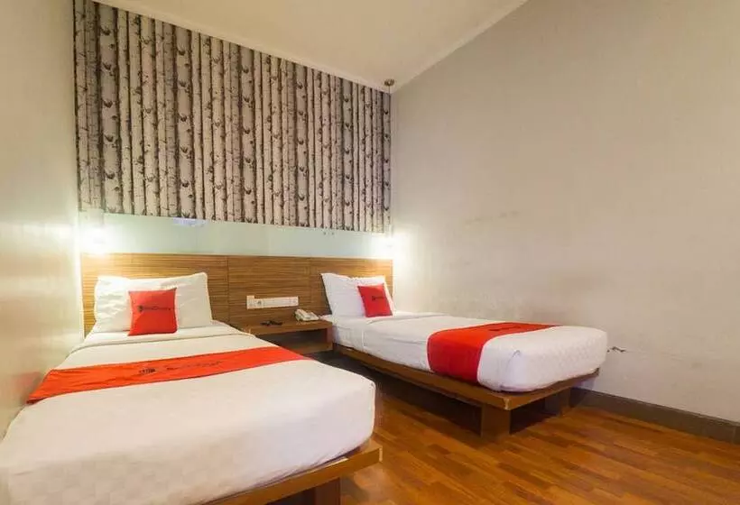 Hotel Reddoorz Plus @ Celaket