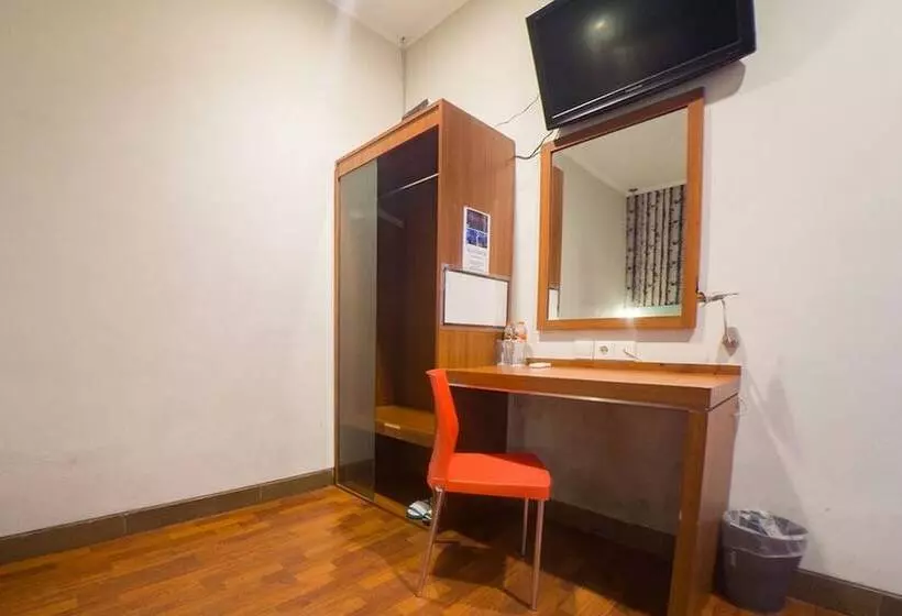 Hotel Reddoorz Plus @ Celaket