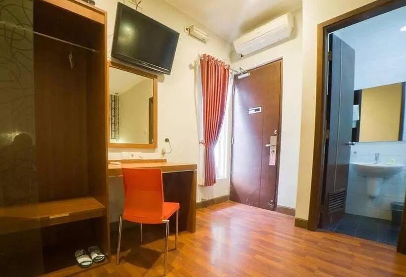 Hotel Reddoorz Plus @ Celaket