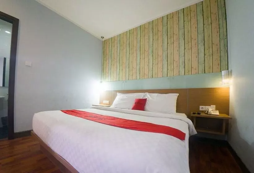 Hotel Reddoorz Plus @ Celaket