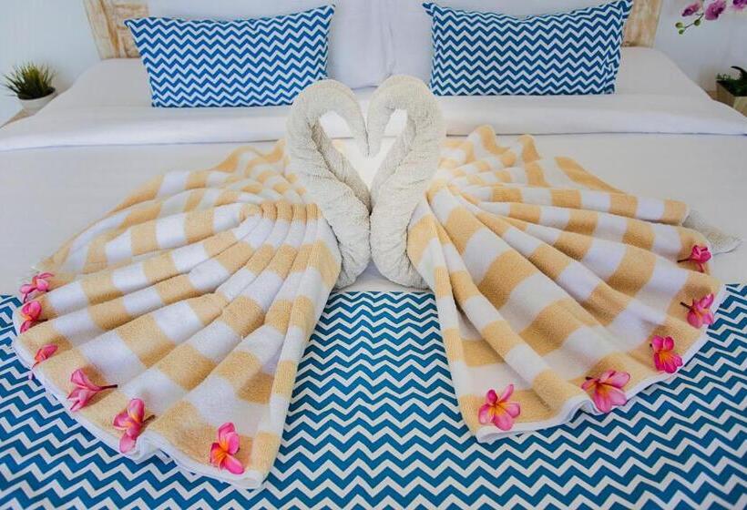 בית מלון כפרי The Waterfront Beach House