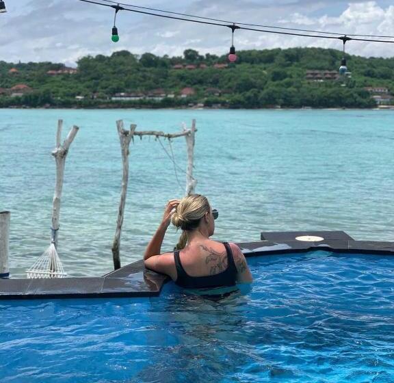 בית מלון כפרי The Waterfront Beach House