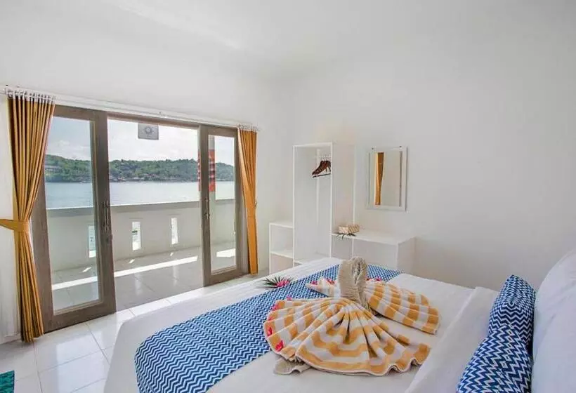 هتل The Waterfront Beach House