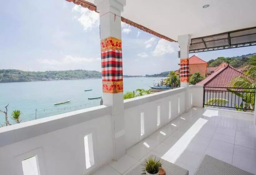 هتل The Waterfront Beach House