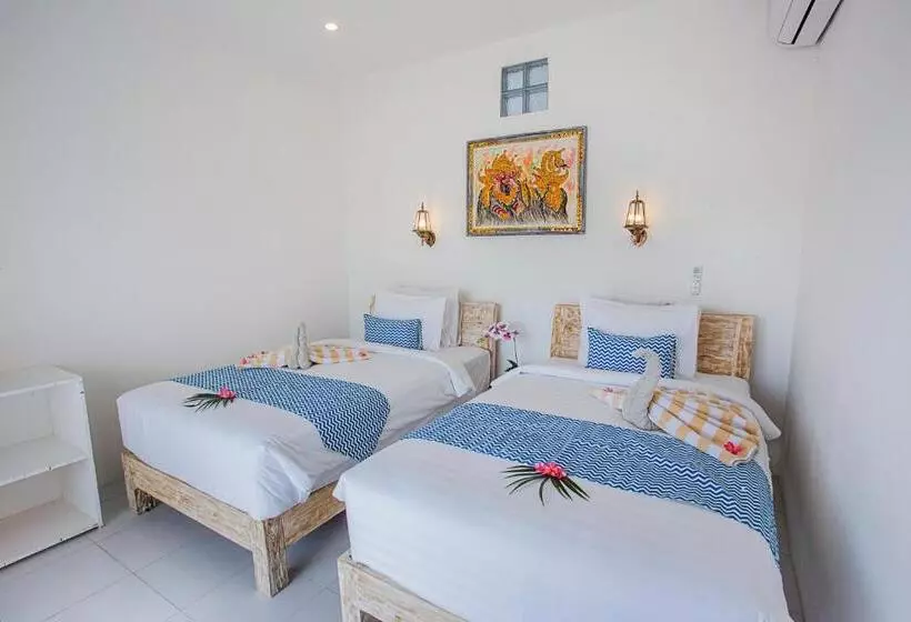 هتل The Waterfront Beach House