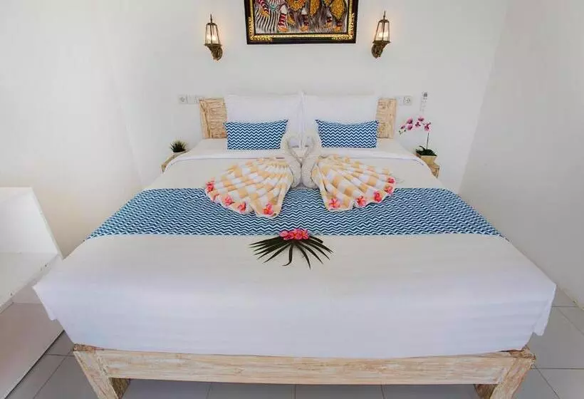 هتل The Waterfront Beach House