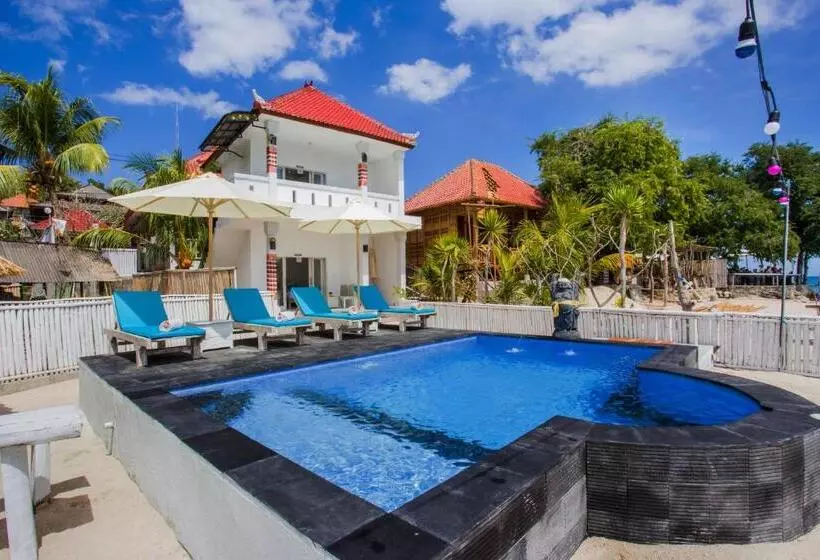 هتل The Waterfront Beach House