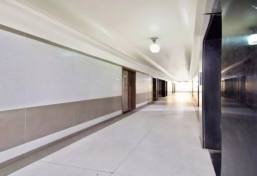 Hotelli Oyo 39761 Mayura