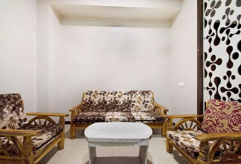 Hotelli Oyo 39761 Mayura