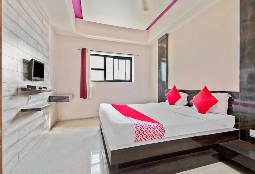 ホテル Oyo 39761 Mayura