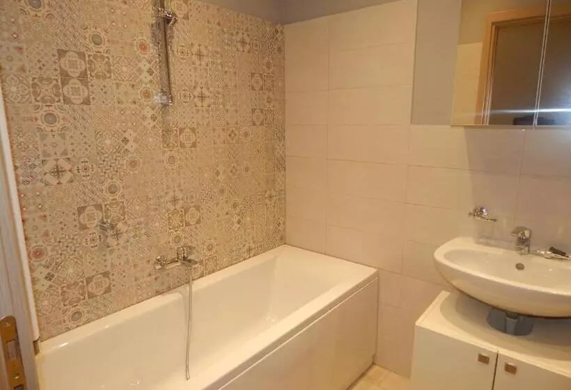 پانسیون Guest House Berzefi