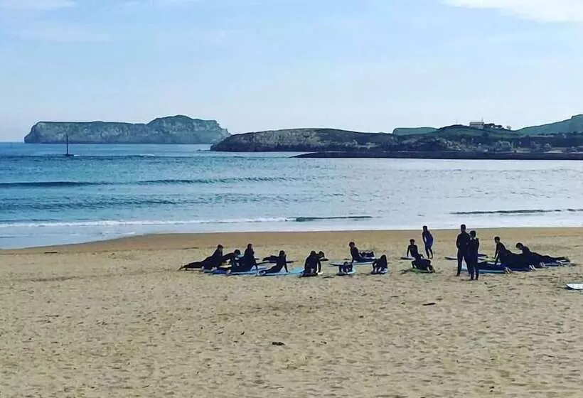 Totora Surf School & House   Hostel