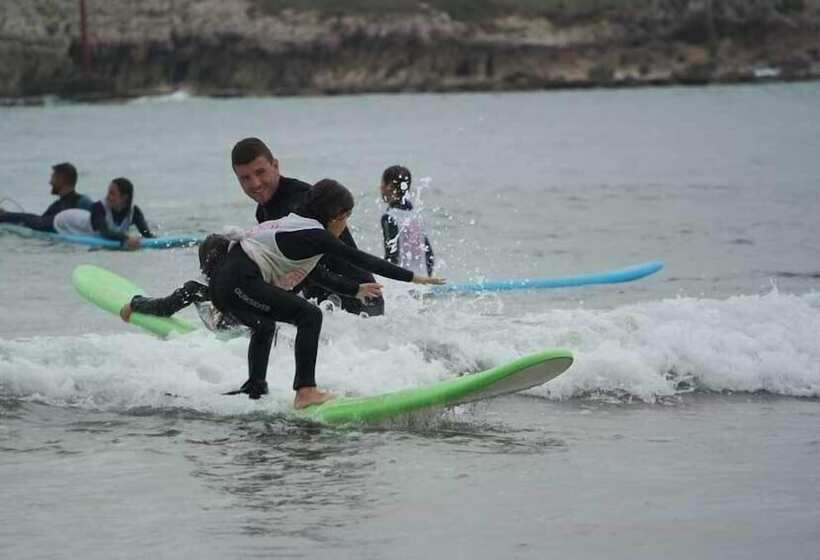 Totora Surf School & House Hostel