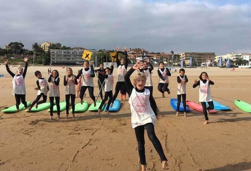 Totora Surf School & House Hostel