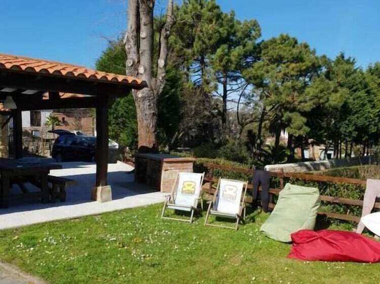 Totora Surf School & House Hostel