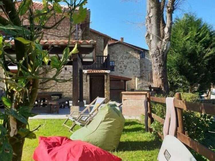 Totora Surf School & House Hostel