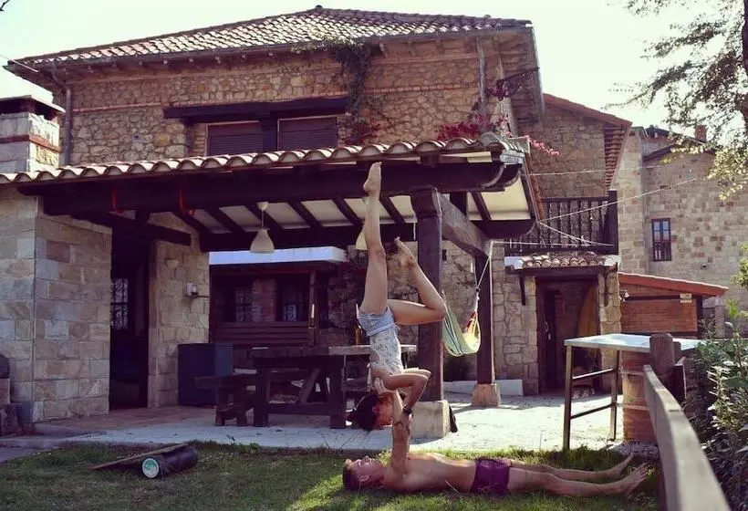 Totora Surf School & House   Hostel